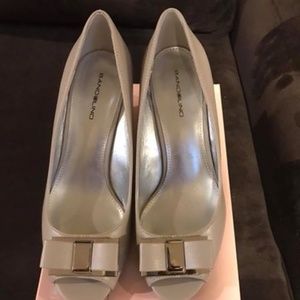 Bandolino Light Grey Wedge Heel Shoe